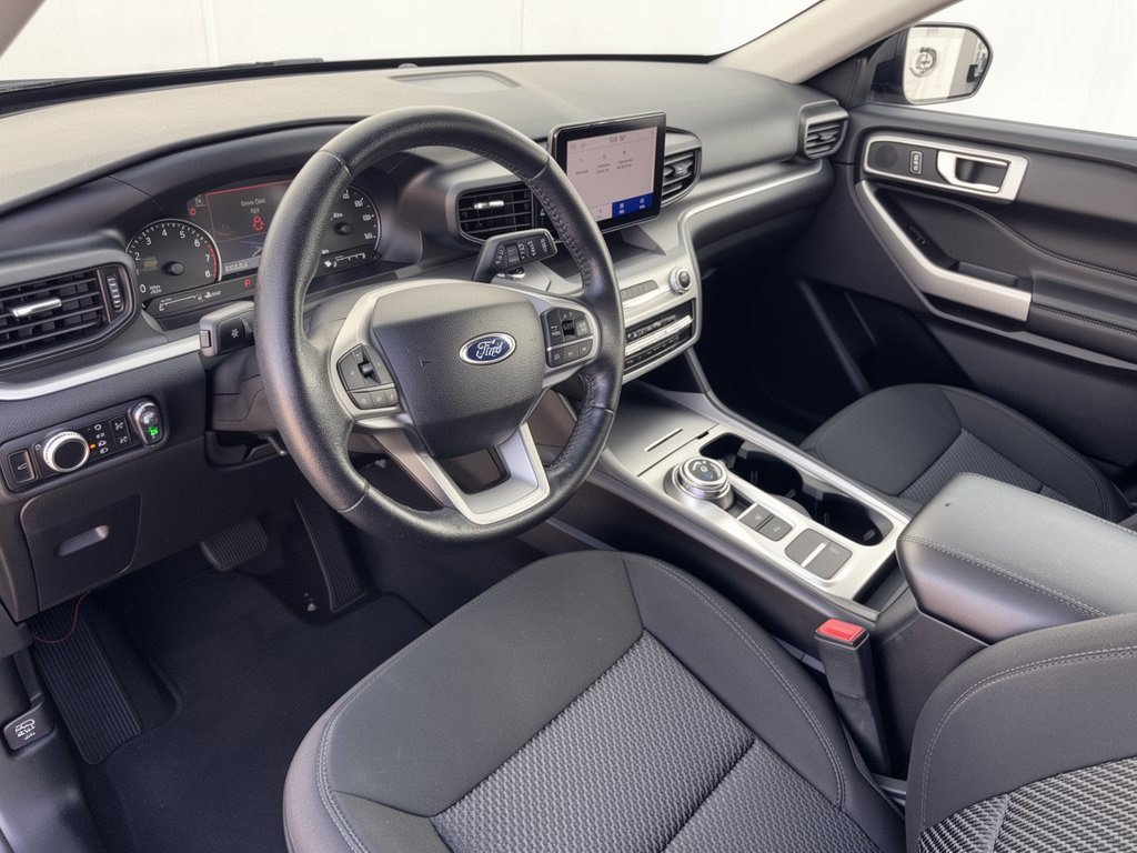 Certified 2023 Ford Explorer XLT RWD image 4