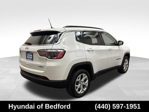 Used 2024 Jeep Compass Latitude AWD/4WD image 5