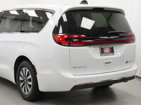 Used 2024 Chrysler Pacifica Limited FWD image 12