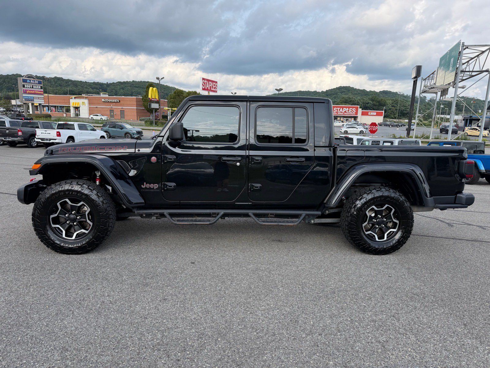 Used 2021 Jeep Gladiator Rubicon AWD/4WD image 3