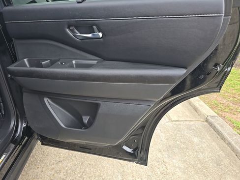Used 2023 Nissan Pathfinder SL w/ Lighting Package (N92) FWD image 36