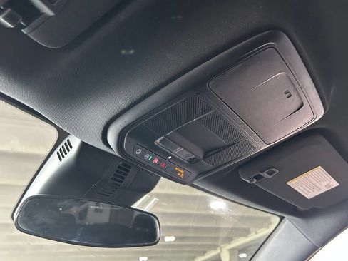 Used 2024 Chevrolet Traverse LT FWD image 31