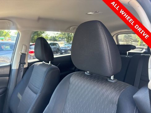 Used 2017 Nissan Rogue SV image 22