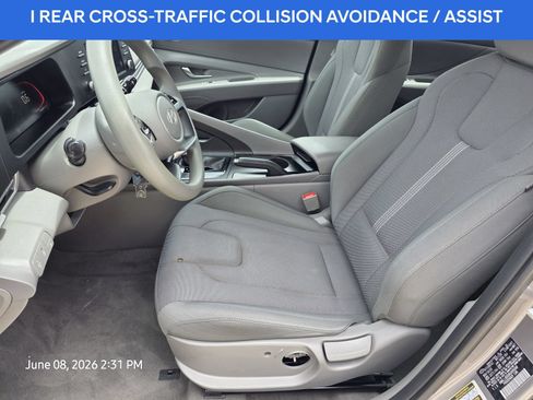 Used 2024 Hyundai Elantra SE FWD image 12