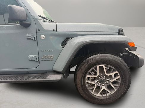 Used 2024 Jeep Wrangler Unlimited Sahara w/ Dual Top Group AWD/4WD image 20