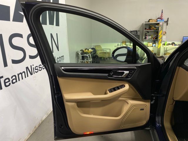 Used 2021 Porsche Macan AWD/4WD image 9