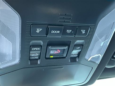 Used 2021 Toyota RAV4 SE image 30