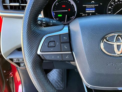 Used 2021 Toyota Sienna Limited image 24