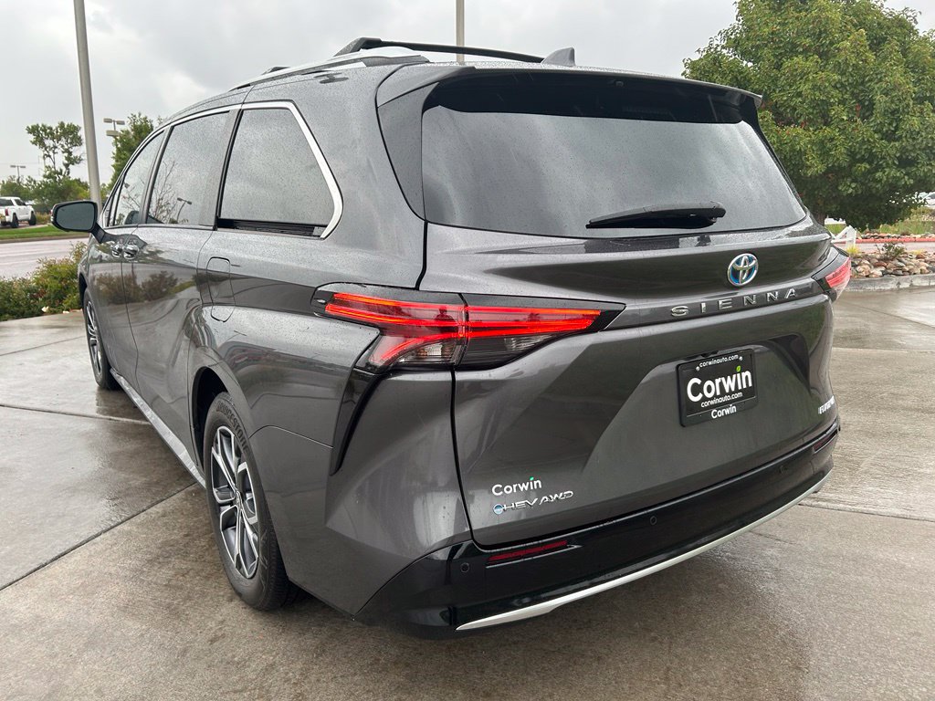 Used 2025 Toyota Sienna Platinum AWD/4WD image 6