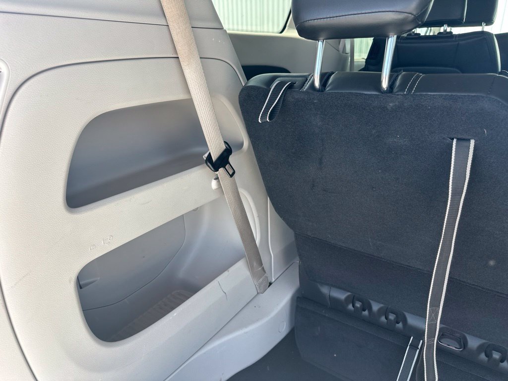 Used 2024 Chrysler Pacifica Touring-L FWD image 16