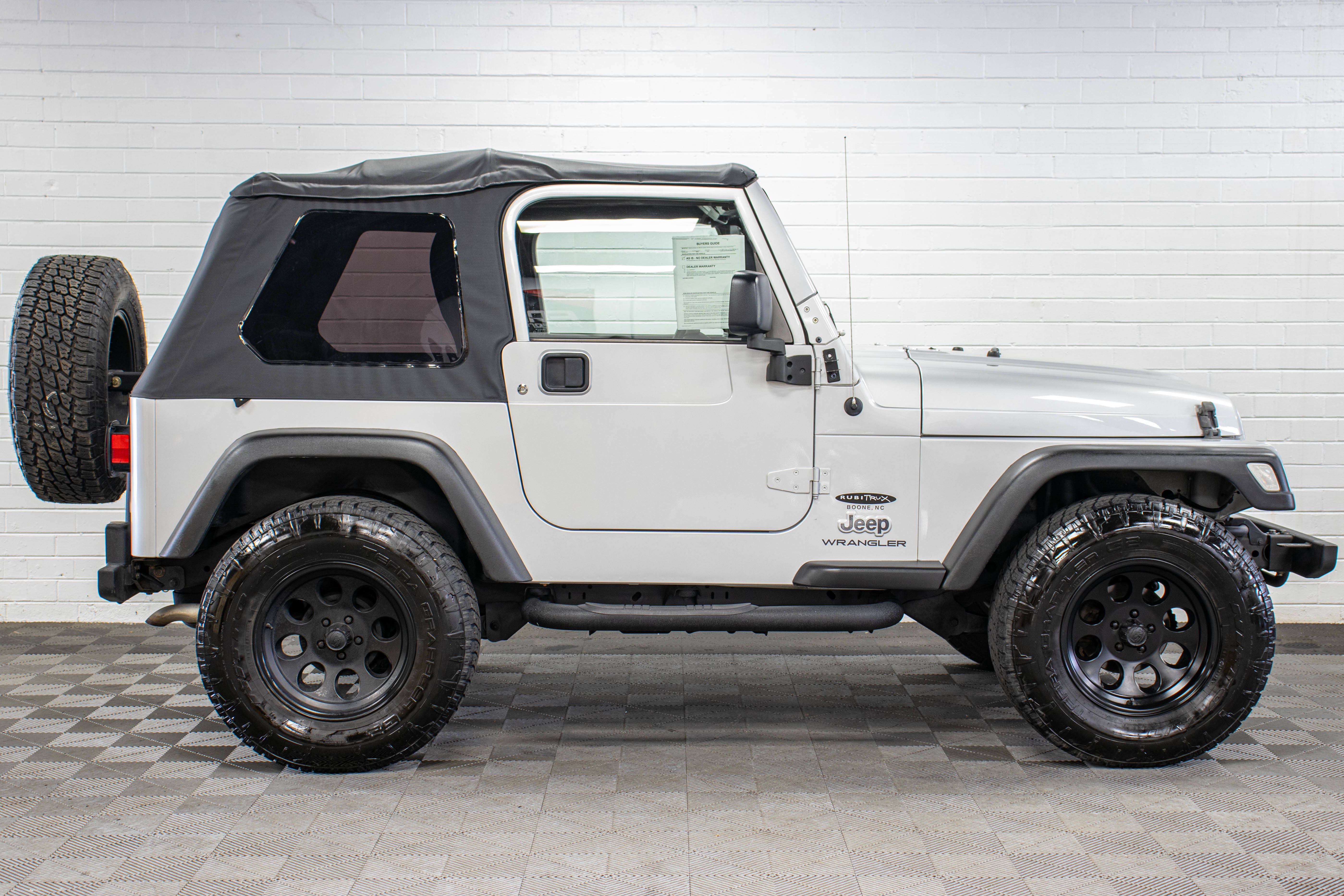 Used 2005 Jeep Wrangler X w/ Tire & Wheel Group (Ecco) AWD/4WD image 2