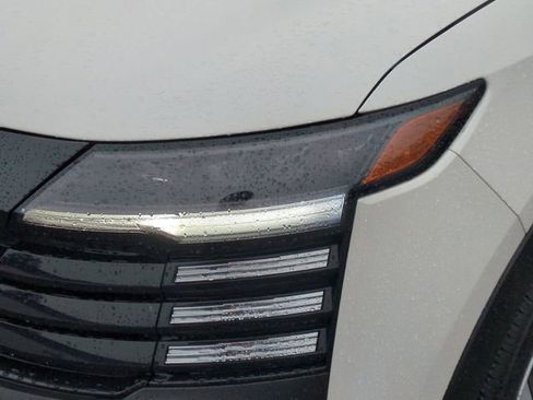 Used 2025 Nissan Kicks SV image 9