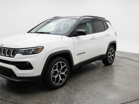 Used 2025 Jeep Compass Limited image 3