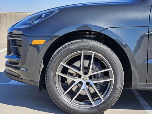 Certified 2025 Porsche Macan image 13