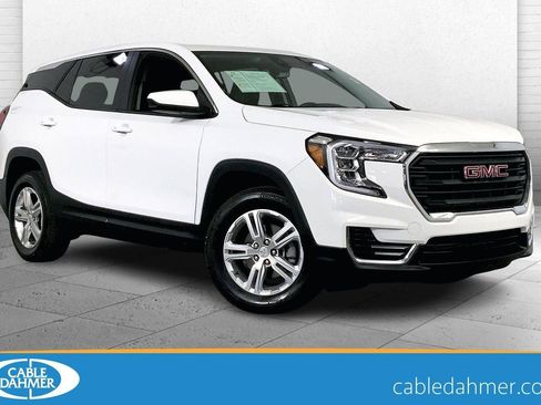 Used 2024 GMC Terrain SLE image 1