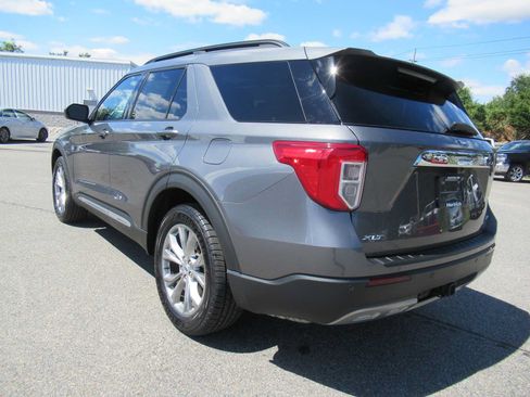 Used 2023 Ford Explorer XLT w/ Equipment Group 202A AWD/4WD image 8