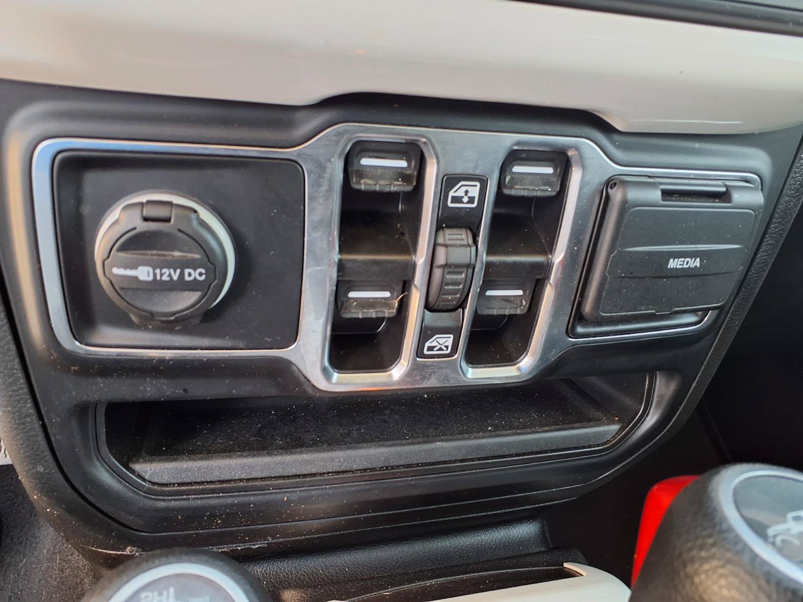 Used 2023 Jeep Gladiator Sport AWD/4WD image 15