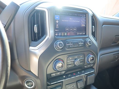 Used 2021 Chevrolet Silverado 2500 LTZ w/ LTZ Convenience Package image 17