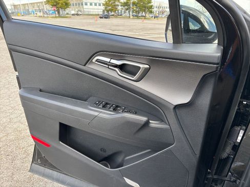 Used 2025 Kia Sportage LX image 18