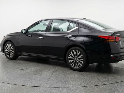 Used 2025 Nissan Altima 2.5 SV image 6