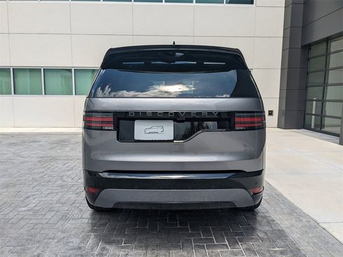 New 2025 Land Rover Discovery Dynamic SE image 5