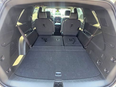 Used 2023 Chevrolet Traverse LT FWD image 10