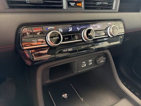 Certified 2025 Honda Pilot Black Edition image 34