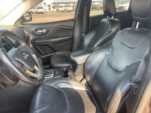 Used 2016 Jeep Cherokee Limited FWD image 11