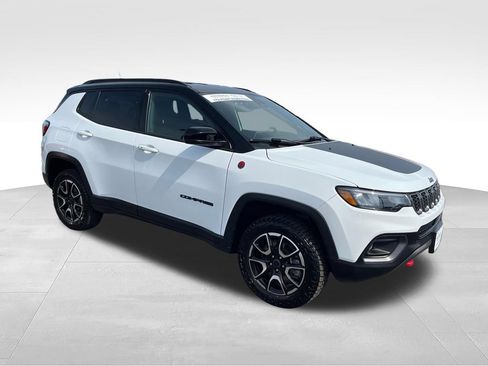 Used 2025 Jeep Compass Trailhawk AWD/4WD image 7