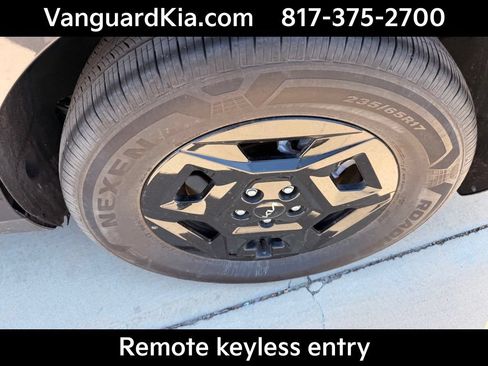 Certified 2026 Kia Carnival FWD image 9