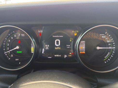 Used 2022 Jeep Wrangler Unlimited Sahara AWD/4WD image 17