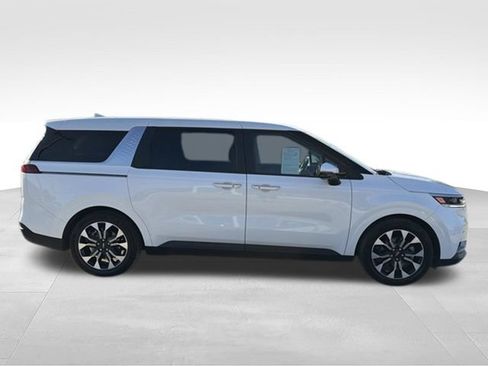 Used 2024 Kia Carnival EX FWD image 6