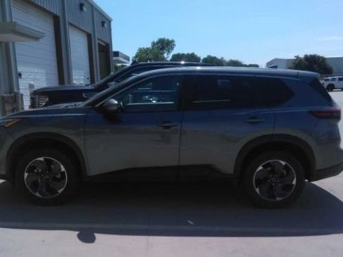 Used 2025 Nissan Rogue SV AWD/4WD image 11