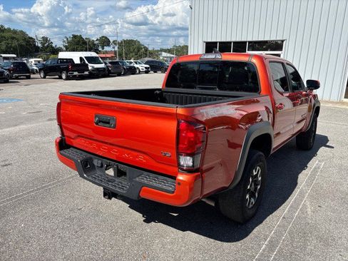 Used 2018 Toyota Tacoma TRD Off-Road image 9