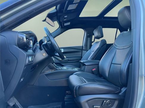 Used 2020 Ford Explorer ST w/ ST Street Pack image 11