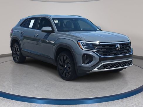 Used 2024 Volkswagen Atlas Cross Sport SE w/ Panoramic Sunroof Package image 3