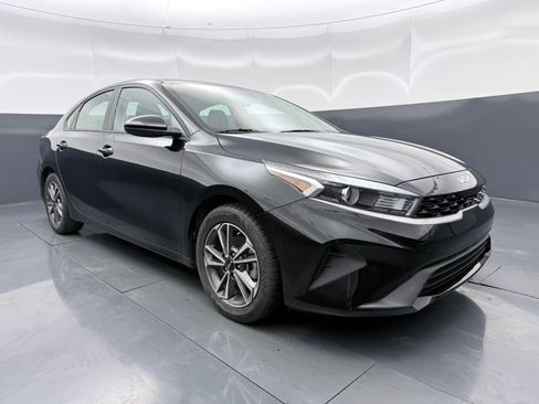 Used 2023 Kia Forte LXS FWD image 13