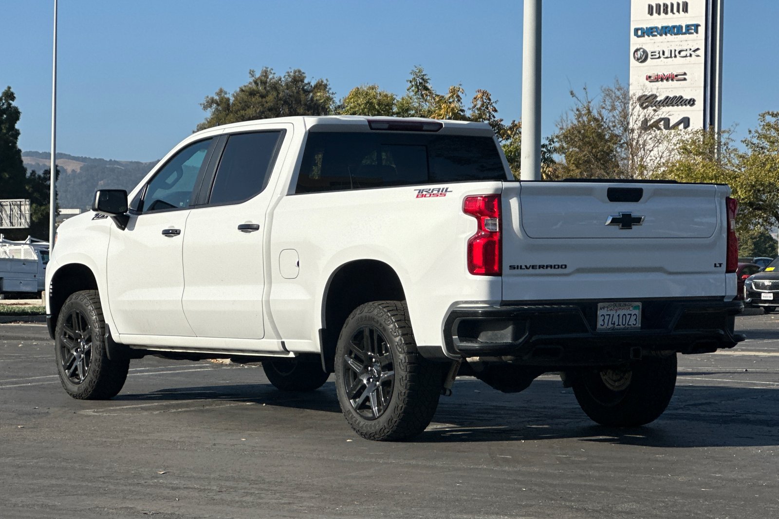 Used 2024 Chevrolet Silverado 1500 LT Trail Boss w/ Convenience Package II AWD/4WD image 6