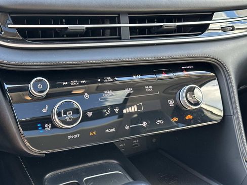 Used 2025 INFINITI QX60 Sensory w/ Vision Package AWD/4WD image 13