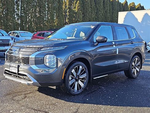 New 2026 Mitsubishi Outlander SE image 2