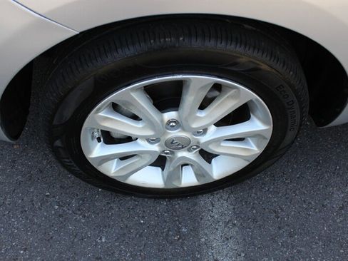 Used 2012 Kia Soul + FWD image 19