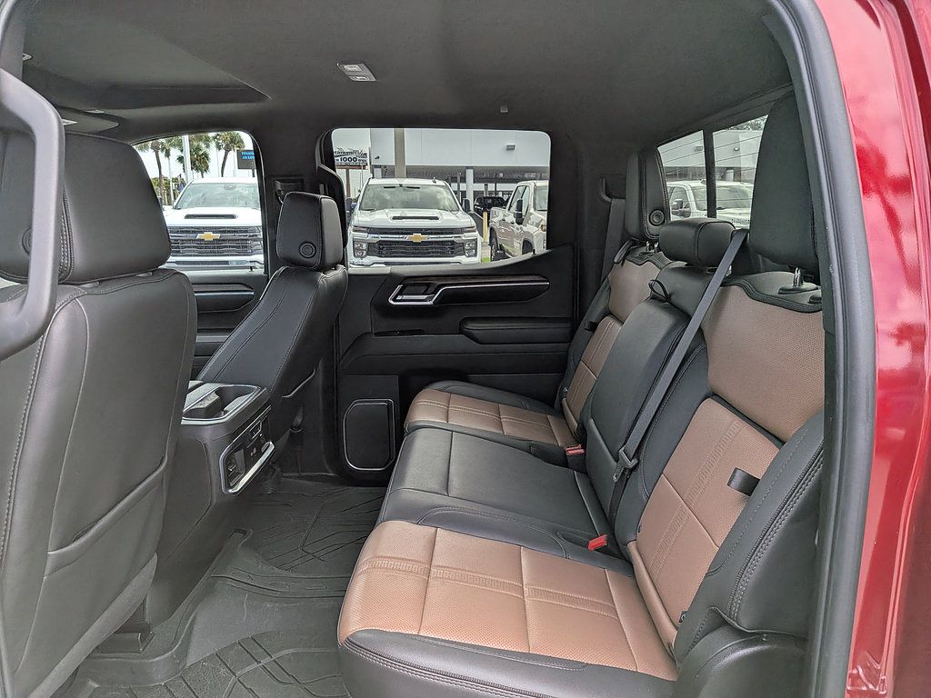Certified 2025 Chevrolet Silverado 1500 High Country AWD/4WD image 13