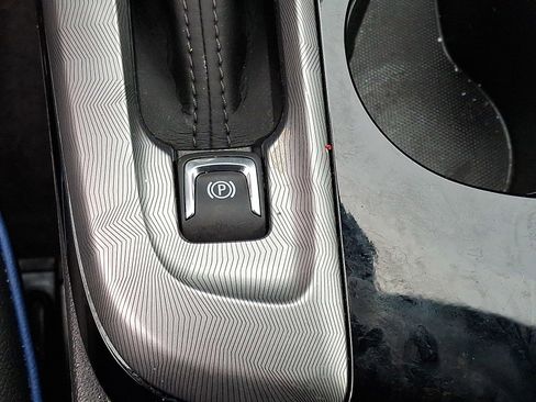 Used 2025 Buick Envista Sport Touring image 25