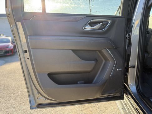 Used 2021 Chevrolet Suburban Premier image 22