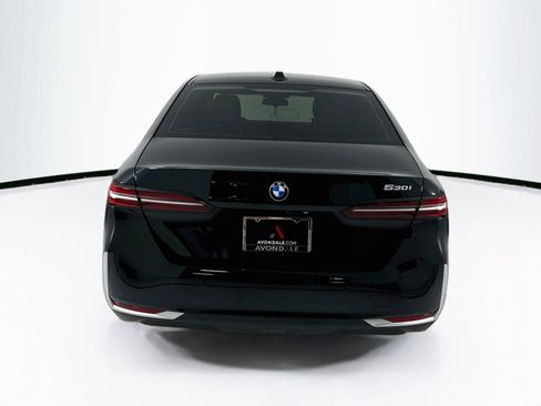 Used 2025 BMW 530i w/ Premium Package RWD image 7