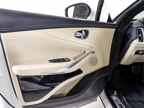 Used 2022 Aston Martin DBX image 14