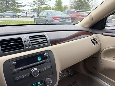 Used 2011 Buick Lucerne CXL FWD image 23