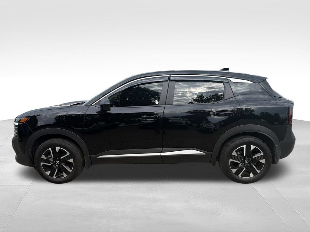 Used 2025 Nissan Kicks SV AWD/4WD image 2