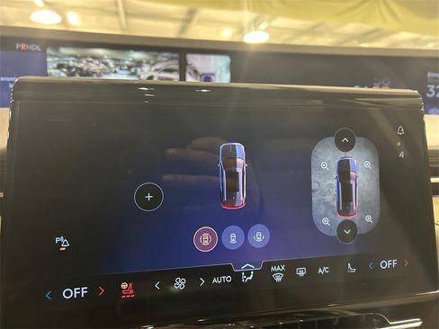 Used 2025 Lincoln Nautilus Reserve image 17