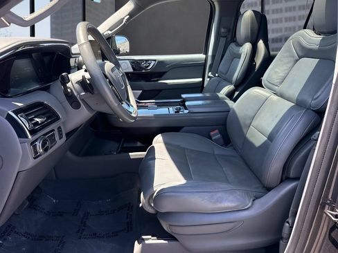 Used 2018 Lincoln Navigator Reserve w/ Technology Package AWD/4WD image 29